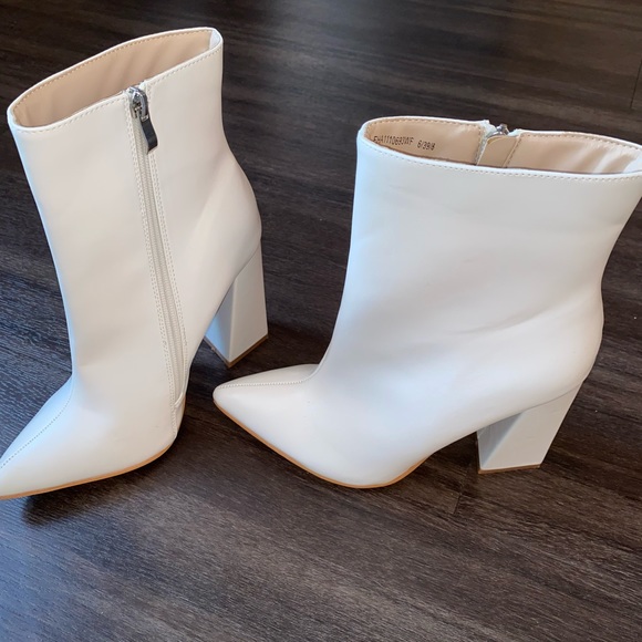 Boohoo Flared Heel Sock Boots - Picture 5 of 8